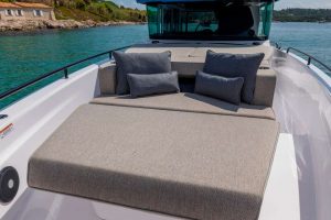 Axopar 37 XC Cross Cabin Mediterrana Edition